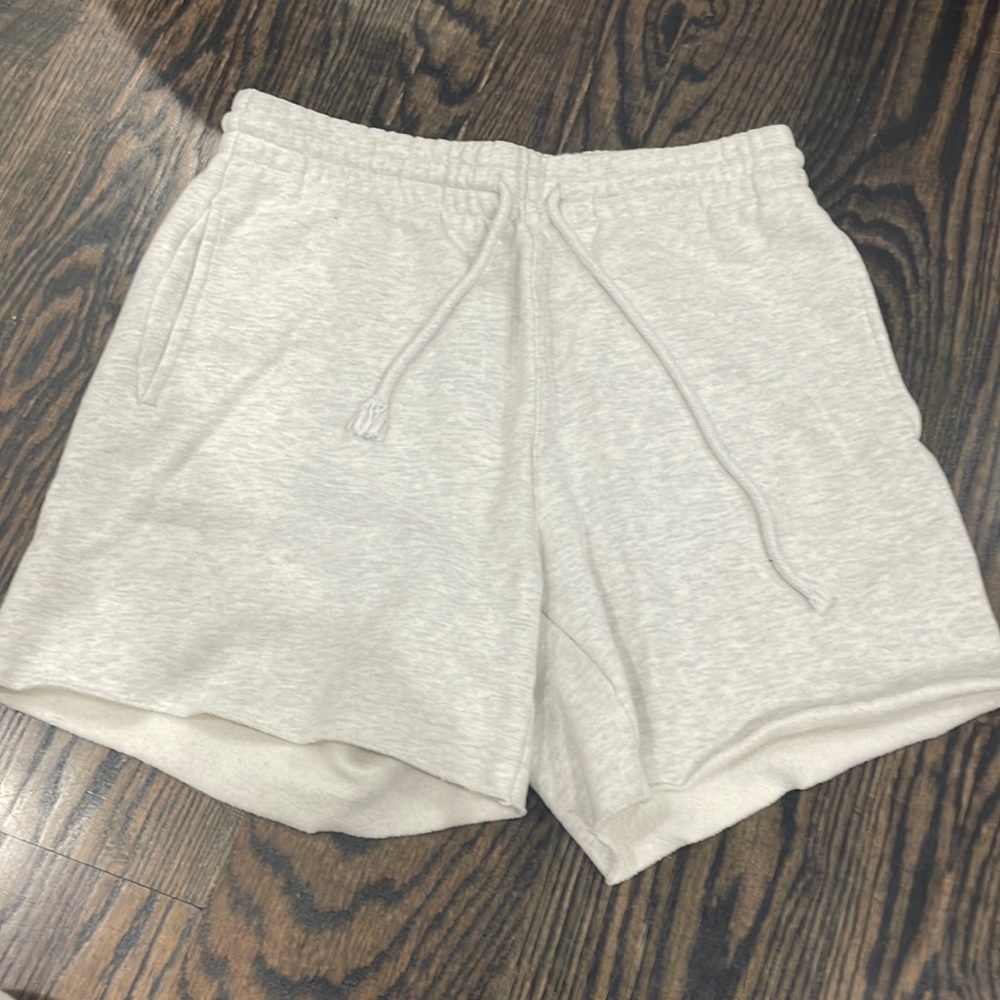 Good condition Aritzia TNA cozy heather gray sweatshorts